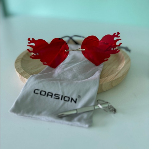 ♥️ Red Hot Heart Sunnies - Picture 3 of 3